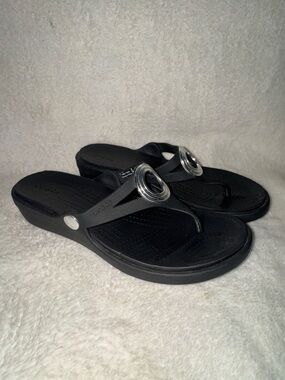 Crocs Sanrah O-Ring Wedge Flip Flop Sandals Black Silver Thongs Size 6